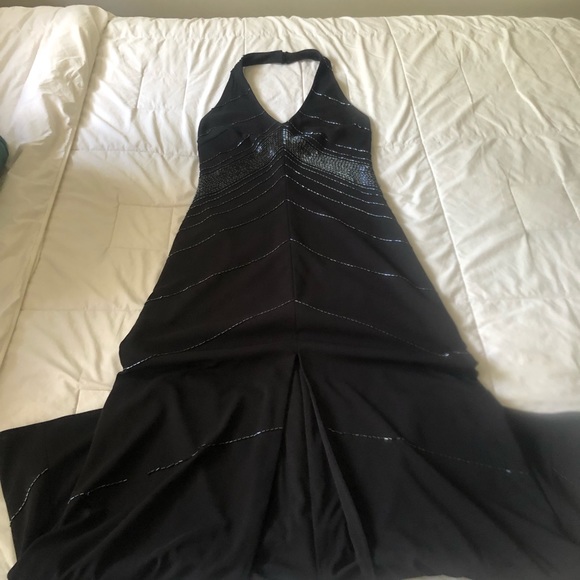 De Laru front split full length halter dress. - Picture 2 of 7